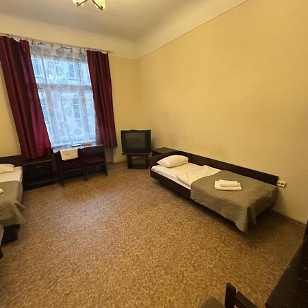 Hostel Viktorija With Private Rooms Riga Exterior foto