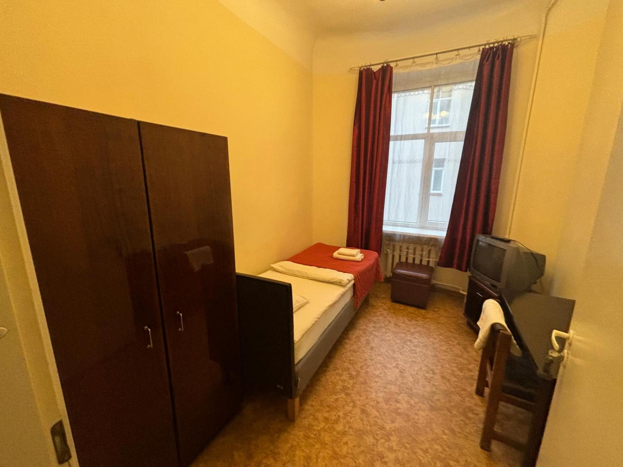 Hostel Viktorija With Private Rooms Riga Exterior foto