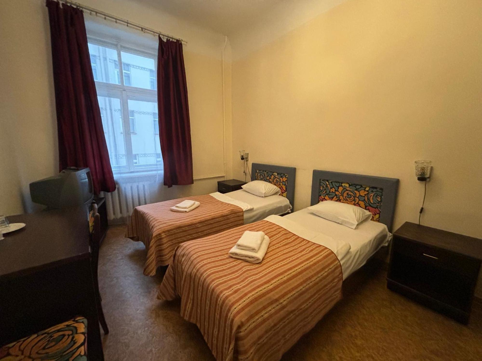 Hostel Viktorija With Private Rooms Riga Exterior foto